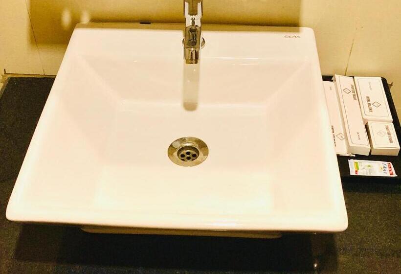 اتاق لوکس با بالکن, Goroomgo Hotel Reliance Jharkhand