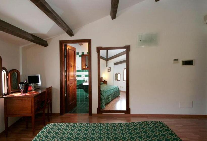 Номер Economy, La Magnolia Sorrento  City Centre