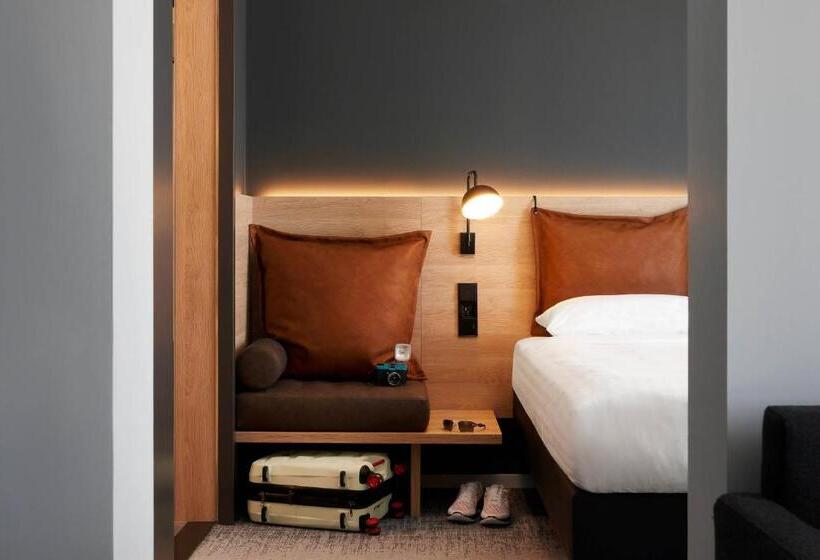 Семейный Номер, Moxy Milton Keynes