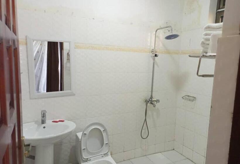 带阳台的标准单人间, Frontiers Hotel & Conference Entebbe