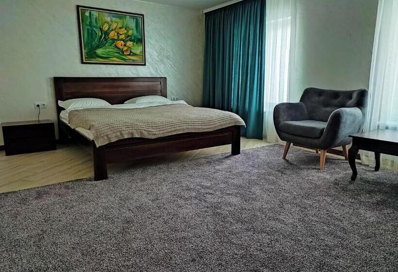 Quarto Triplo Deluxe, готель ресторан олеся