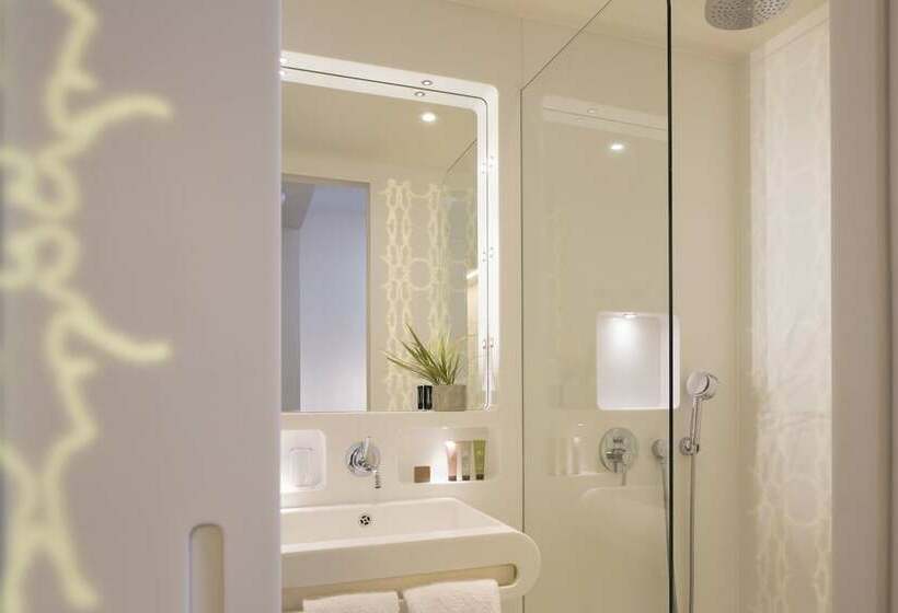Habitación Estándar, Gabriel Paris