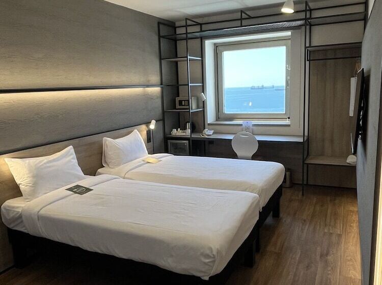 اتاق سوپریور با چشم‌انداز دریا, Ibis Istanbul Zeytinburnu