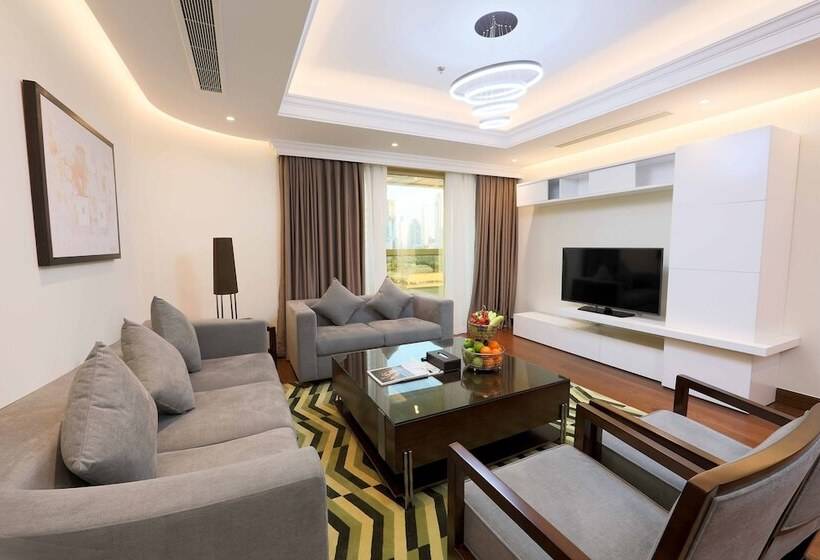 Апартаменты 4 Спальни, Number One Tower Suites