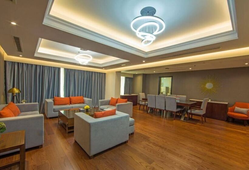 Апартаменты 4 Спальни, Number One Tower Suites