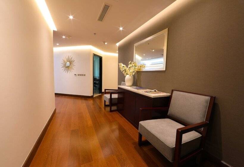 Апартаменты 4 Спальни, Number One Tower Suites