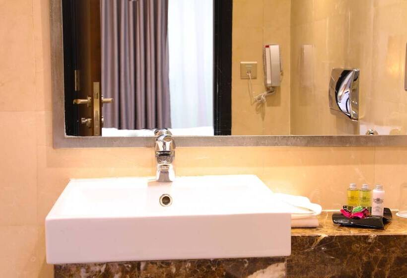Апартаменты 4 Спальни, Number One Tower Suites