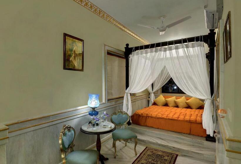 套房, Udai Kothi