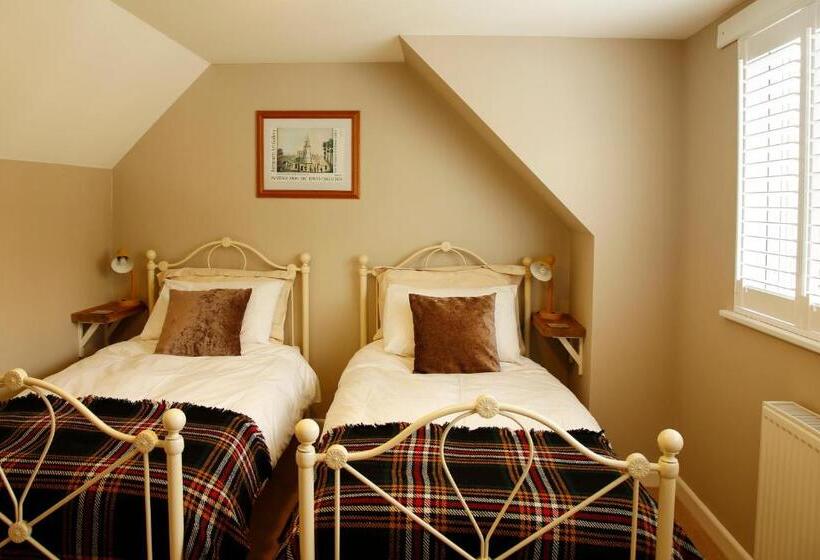 Номер Стандарт, The Dog House, Penryn