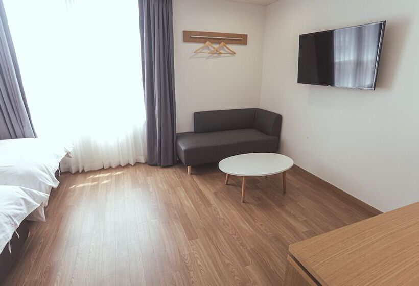 اتاق لوکس سه تخته, Kenny Stay Jeju Mosulpo