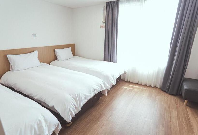 اتاق لوکس سه تخته, Kenny Stay Jeju Mosulpo