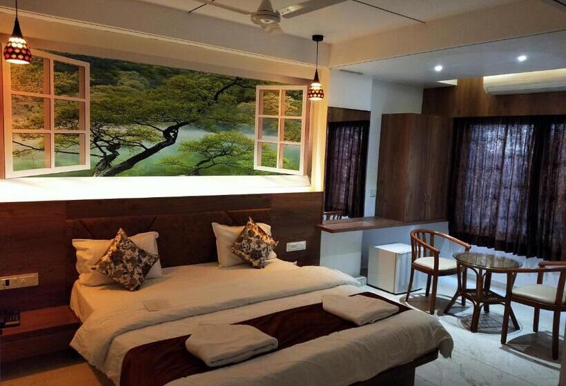 Номер Стандарт Трехместный, The Grand Piano   Best Business Hotel In Patan