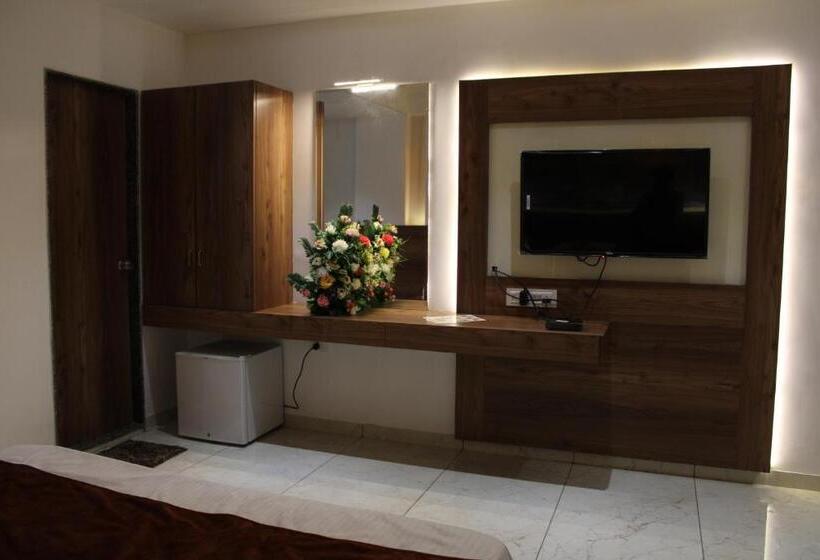 Семейный Номер, The Grand Piano   Best Business Hotel In Patan