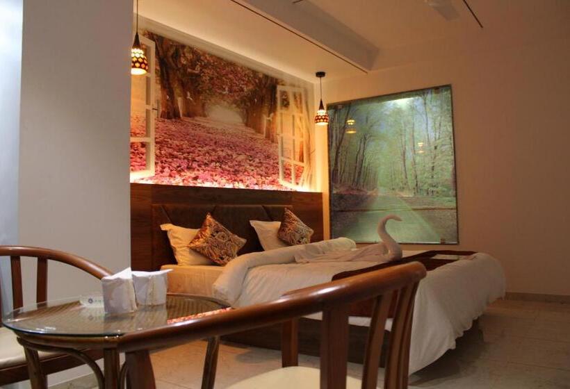 Люкс Кровать Кинг, The Grand Piano   Best Business Hotel In Patan
