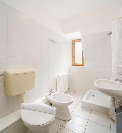 اتاق استاندارد چهار تخته, Regia Panzió