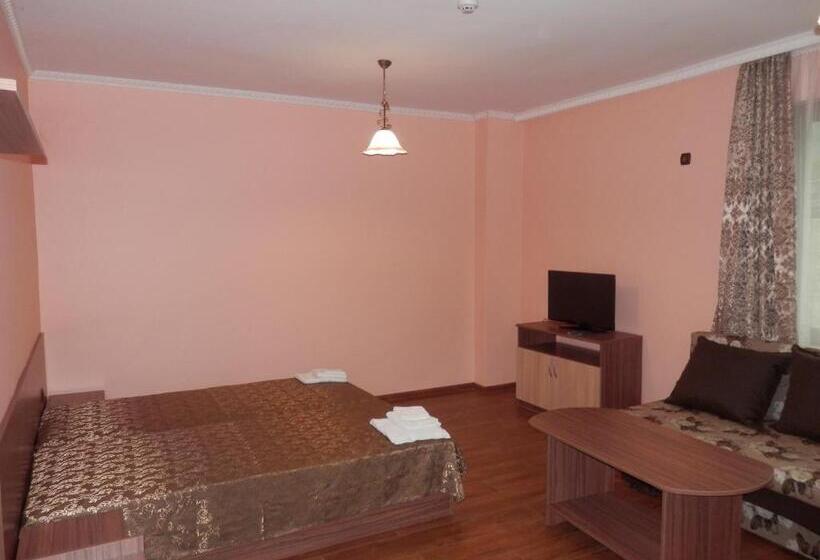Номер Стандарт Трехместный, Family Hotel Borovitsa