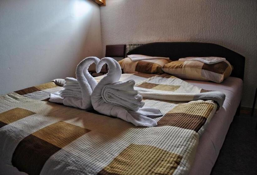 اتاق لوکس یک تخته, Hostel Cuba