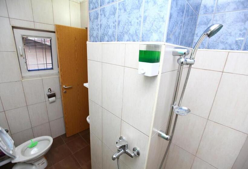 اتاق لوکس, Hostel Cuba