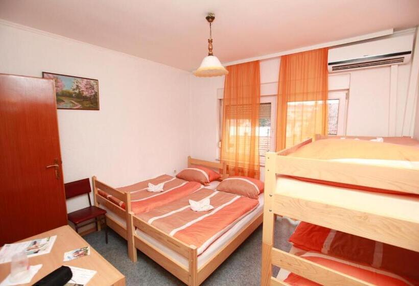 اتاق لوکس سه تخته, Hostel Cuba