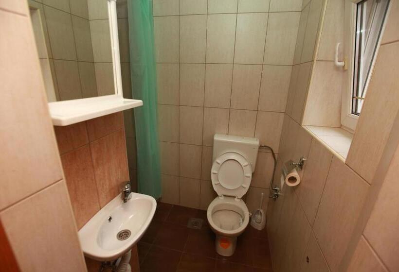 اتاق لوکس سه تخته, Hostel Cuba