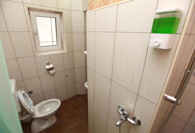 اتاق لوکس چهار تخته, Hostel Cuba