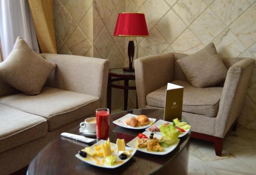 سوییت جونیور, Tunis Grand