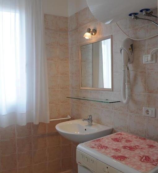 آپارتمان 1 خوابه با چشم‌انداز جانبی دریا, Residence Corallo