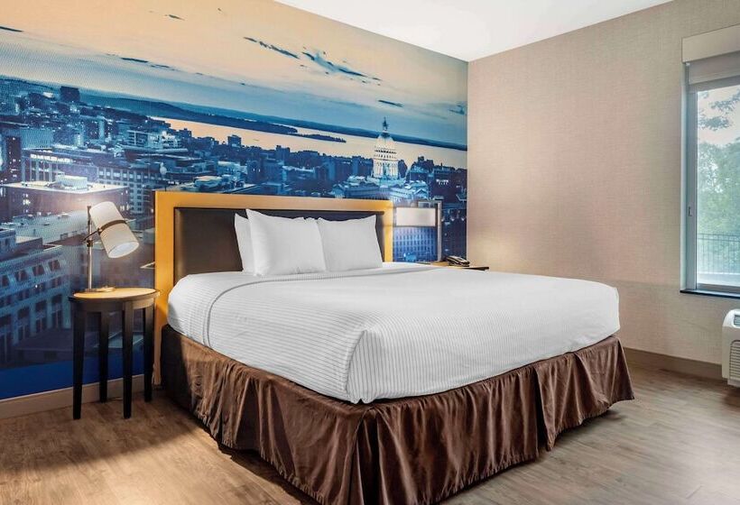 Люкс Адаптированный для Инвалидов, Cambria Hotel Madison East