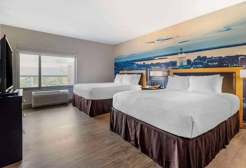 Люкс Адаптированный для Инвалидов, Cambria Hotel Madison East