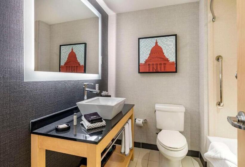 Люкс Кровать Кинг, Cambria Hotel Madison East