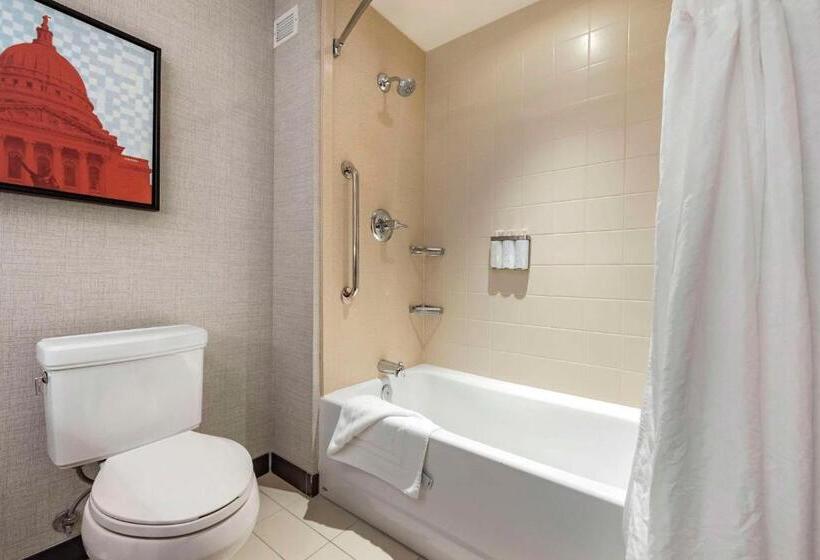 Люкс Кровать Кинг, Cambria Hotel Madison East