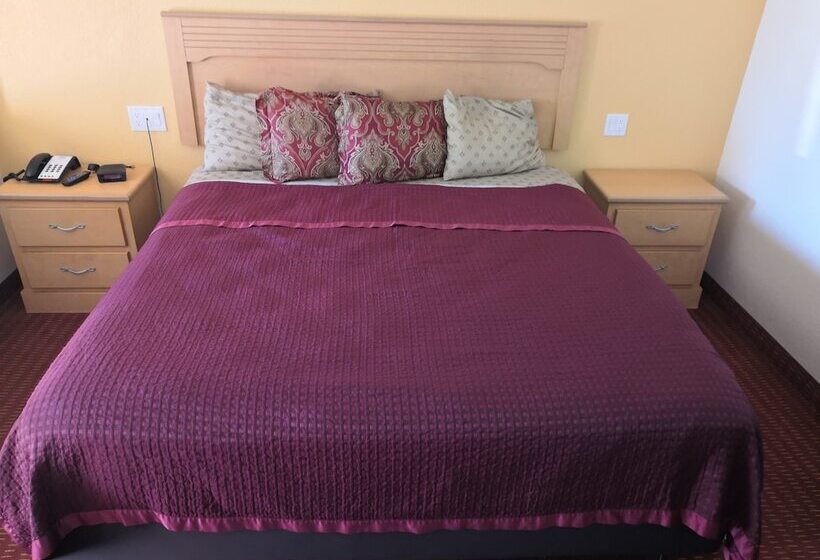 חדר סטנדרט מותאם לאדם עם מוגבלויות, Scottish Inn & Suites Iah West