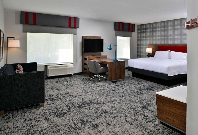 Standard Studio Double Bed, Hampton Inn & Suites Greensboro Downtown