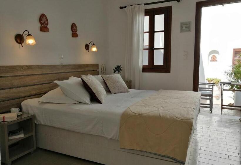 Номер Стандарт, Christina Hotel, Adults Only, Heated Salt Water Pool