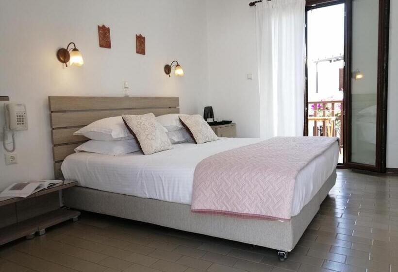Номер Стандарт Вид на Бассейн, Christina Hotel, Adults Only, Heated Salt Water Pool