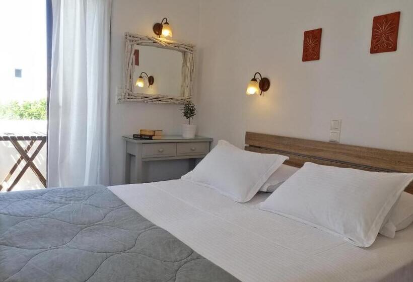 Номер Стандарт Верхний Этаж, Christina Hotel, Adults Only, Heated Salt Water Pool