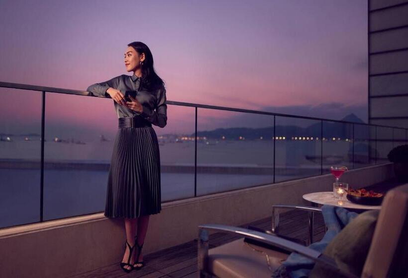 اتاق اجرایی با تخت بزرگ, Hong Kong Skycity Marriott