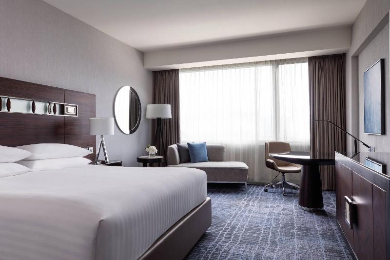 اتاق اجرایی با تخت بزرگ, Hong Kong Skycity Marriott