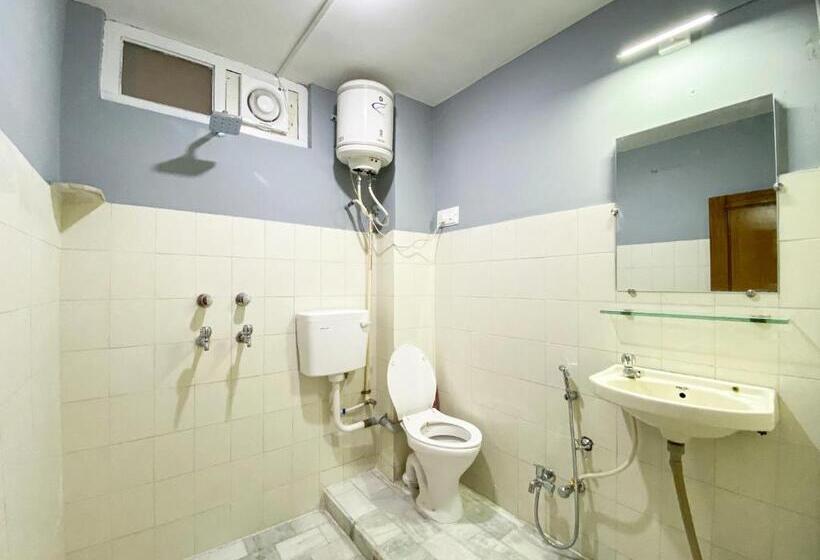 Superior room with lake view, Hostel Mantra