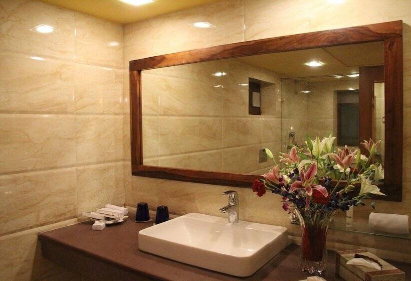 带花园景观和一个卧室的别墅, Jüsta Rajputana Resort & Convention Centre, Udaipur