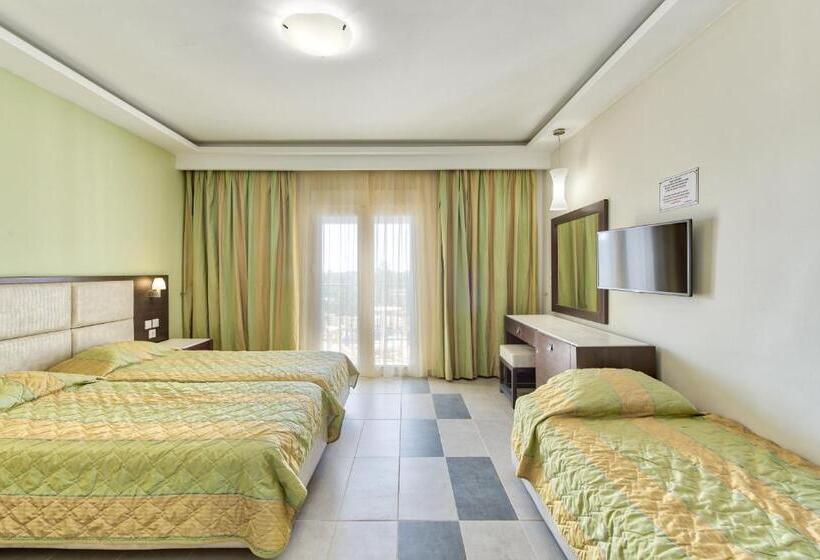Четырехместный Номер Стандарт, Majestic Hotel & Spa