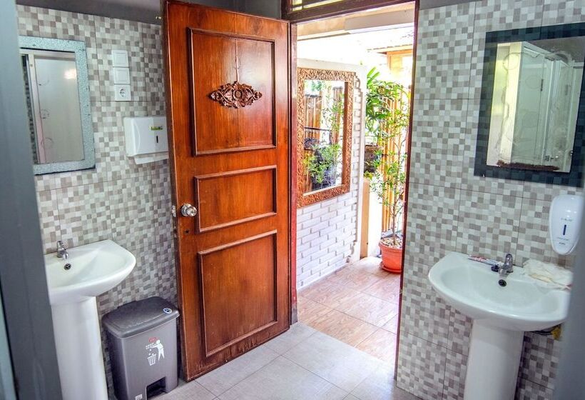 تختخواب در اتاق مشترک, Restu Bali