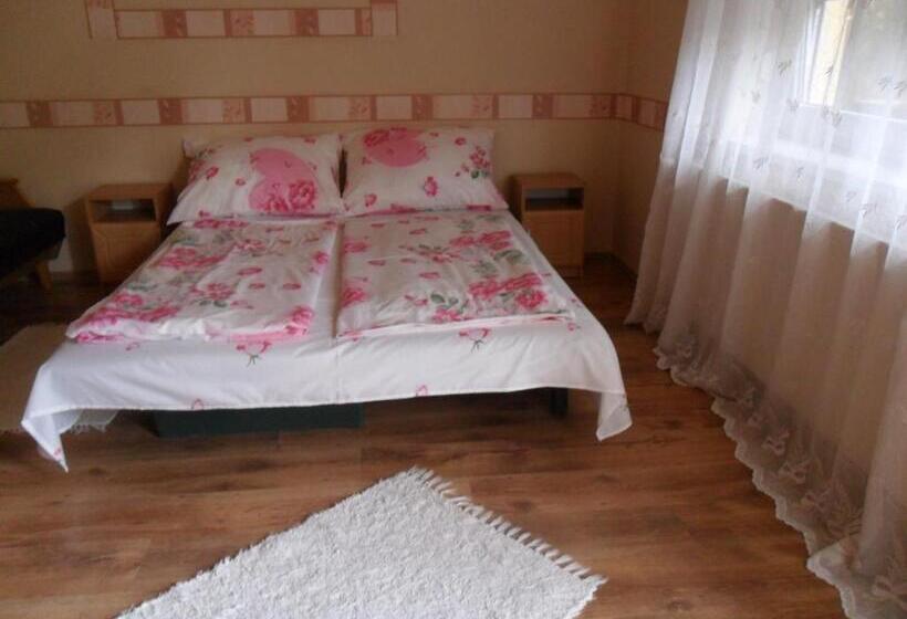 استودیوی استاندارد, Emese Apartman