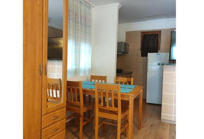 استودیو خانوادگی, Emese Apartman