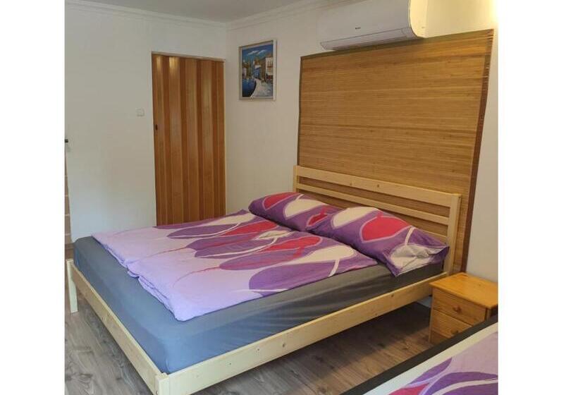 استودیو خانوادگی, Emese Apartman