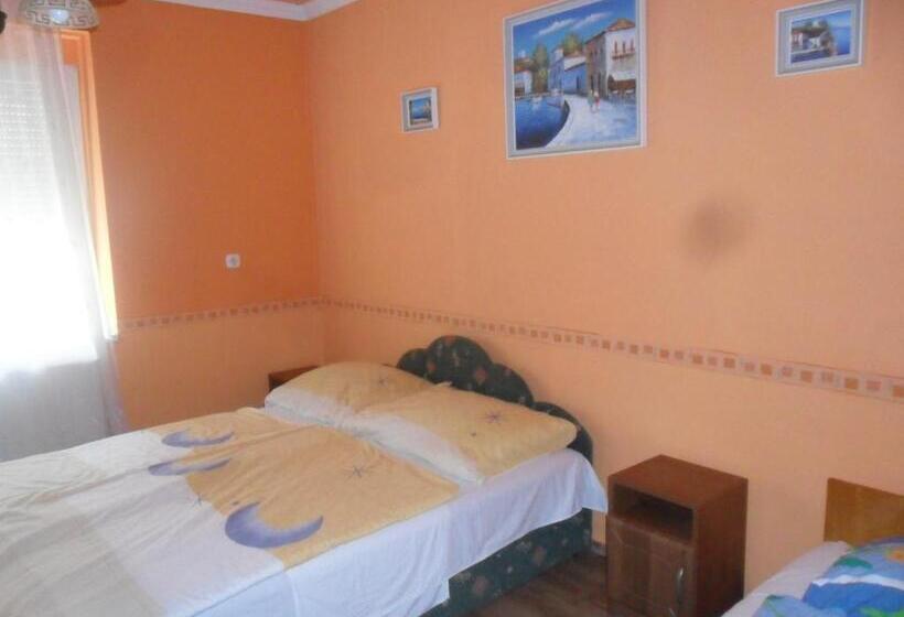 استودیوی استاندارد, Emese Apartman