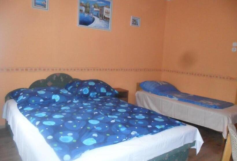 استودیوی استاندارد, Emese Apartman