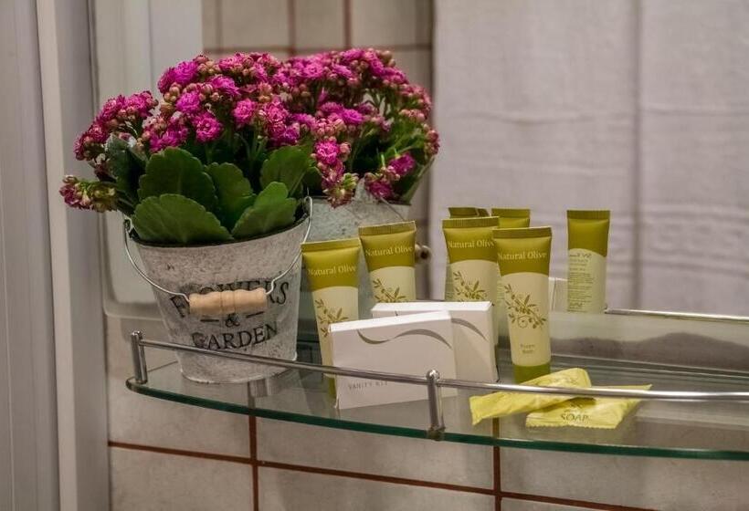غرفة قياسية ثلاثية, Apollo Resort Art