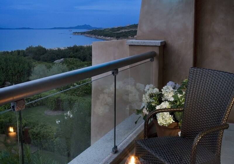 اتاق سه نفره سوپریور با چشم‌انداز دریا, L'Ea Bianca Luxury Resort