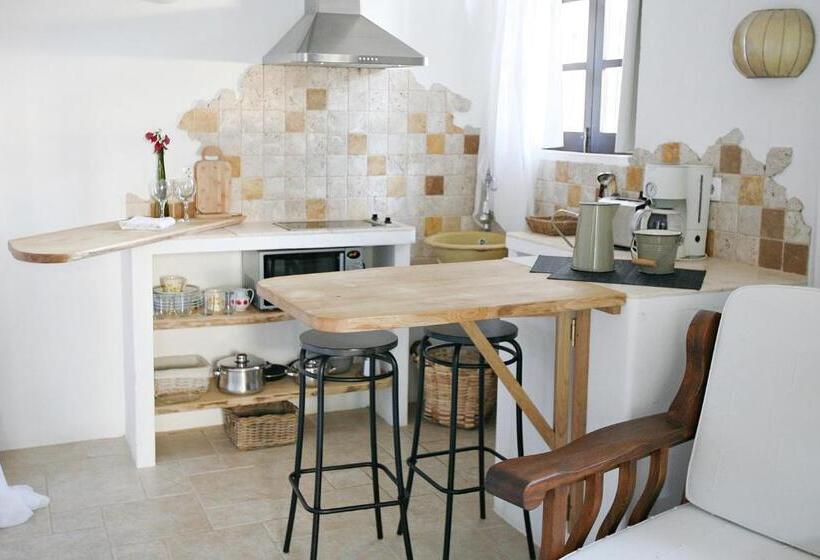 스탠다드 스튜디오, Uma Casa A Beira Sol